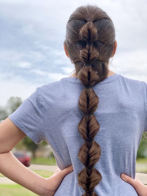 This week’s style is another variation of the Faux Fishtail Bubble Braid that we did a while back. We placed it higher on her head and incorporated a “Mermaid Tail” look to it.  Give it a try, and let us know how it came out😊 Click here for the full tutorial ⤵️ https://youtu.be/PwNKuHUOun4 Arial Hairstyles, Fish Tail Bubble Braids, Jasmine Braid Ponytail, Topsy Tail Bubble Braid, Fishtail Bubble Braid Ponytail, Inverted Bubble Braid, Mermaid Hair Braid, Low Bubble Braid, Fishtail Bubble Braid