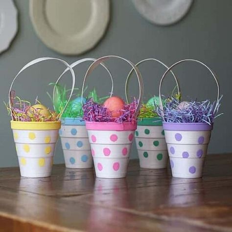 Polka Dot Treat Cups - Crafts by Amanda Easter Treat Cups, Preschool Easter, Mini Easter Basket, Spring Things, Easter Stuff, Boyfriend Crafts, Pot Crafts, Bunny Basket, Cup Crafts