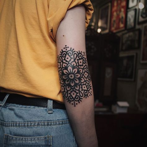 Black solid mandala tattoo on the right elbow Mandala Tattoo Elbow, Tattoo Elbow, Elbow Tattoos, Skeleton Hand Tattoo, Latest Mehndi, Tattoo Project, Latest Mehndi Designs, Black Ink Tattoos, Henna Tattoo Designs