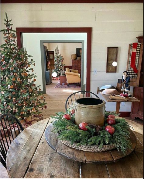 Primitive Country Christmas, Primitive Christmas Decorating, Prim Christmas, Country Christmas Decorations, Colonial Christmas, Christmas Decorations Rustic, Primitive Christmas, Farmhouse Christmas Decor, Christmas Kitchen