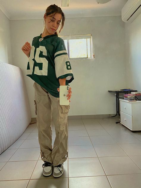 Jersey Inspired Outfits, Cargo Pants Game Day Outfit, 90s Fashion Cargo Pants, Cargo Pants And Jersey Outfit, Cargos With Jordans, Jersey T Shirt Outfit, Jersey 90s Outfit, Cargo Pants And Tshirt Outfit, 90s Fashion Jersey Outfits