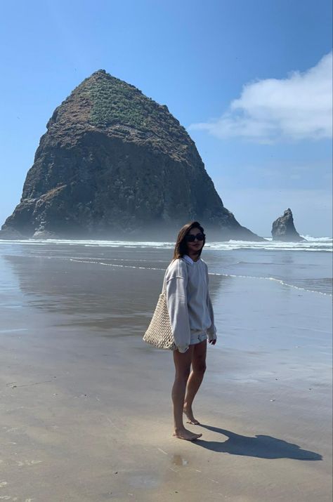 Cannon Beach, Oregon Oregon Beach Photoshoot, Cannon Beach Oregon Outfits, Oregon Beach Outfit, Oregon Coast Outfit Summer, Oregon Coast Aesthetic Outfit, Oregon Coast Outfit, Oregon Coast Aesthetic, Oregon Outfits, Coast Outfit