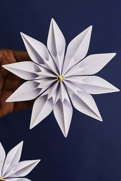 3d Paper Snowflakes Diy, Easy 3d Snowflakes, Christmas Snowflakes Crafts, Diy For Christmas, Paper Ornaments Diy, Snowflakes Diy, Snowflake Crafts, Origami Christmas Ornament, 3d Paper Snowflakes