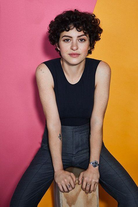 Alia Shawkat Alia Shawkat, Great Haircuts, Curly Pixie, Short Curly Haircuts, Trendy Haircuts, Short Pixie Haircuts, Curly Hair Cuts, Short Curly Hair, Short Pixie