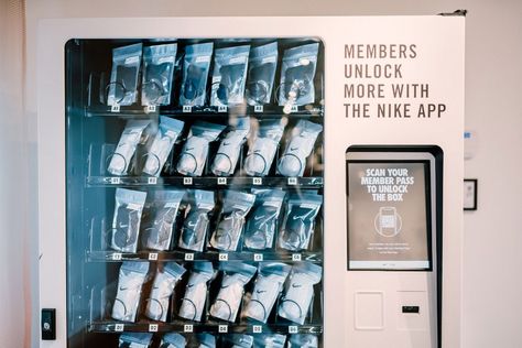 Melrose Los Angeles, Interactive Retail, Vending Machine Design, Nike Retail, Nike App, Digital Retail, Store Concept, Retail Concepts, Retail Experience