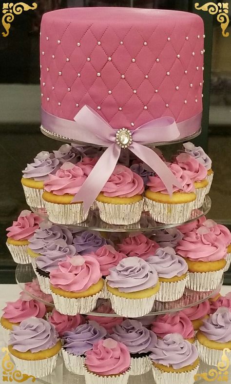 Cakes With Cupcakes Around It Ideas, Quince Cake With Cupcakes, Cupcake Tower Birthday, Cupcake Wedding Tower, Cupcake Tower Birthday Sweet 16, Wedding Cupcake Tower With Cake On Top, Cupcake Wedding Cake Purple, Sweet 16 Cupcakes, Girl Birthday Cupcakes