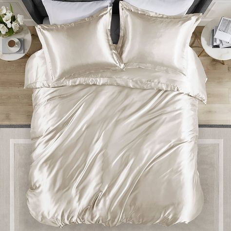 Sleep in absolute luxurious comfort with this exquisite four-piece Madison Park Essentials comforter set featuring a luxury satin comforter that is constructed with wrinkle-free fabric, ensuring you feel cozy and pampered as you drift into sweet dreams. The ultra-smooth texture is gentle on skin and hair, helping to tame frizz and reduce breakage while you sleep. Satin Bed Set, Pretty Comforters, Comforter Ideas, Satin Comforter, Elegant Comforter Sets, Silk Bed Sheets, Future Board, Bedding Sets Grey, Top Of Bed