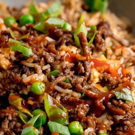 Nicola Corbishley on Instagram: "Minced Beef Fried Rice⁠
⁠
For this tasty, economical dinner, minced beef (ground beef) is fried up with hoisin sauce, garlic, lemongrass and sesame oil until it's beautifully caramelized, then it's tossed together with easy egg fried rice - plus a good handful of frozen peas to add a bit of veg in there!⁠
I love to serve this up topped with sriracha and spring onions.⁠
⁠
It makes a great, simple and flavourful weeknight dinner! 😋🥢⁠
⁠
⭐️⁠
Grab the full recipe here --->⁠https://www.kitchensanctuary.com/minced-beef-fried-rice/⁠
⭐️⁠
Or click on the link in my bio to get a clickable link that will take you right through to the recipe.⁠
⭐️⁠
#kitchensanctuary #friedrice #familydinnerideas #dinnerideas #groundbeef #mincedbeef #cookingonabudget #easyrecipe #quickr Easy Egg Fried Rice, Beef Fried Rice, Beef Ground, Egg Fried Rice, Minced Beef, Spring Onions, Easy Eggs, Cooking On A Budget, Hoisin Sauce