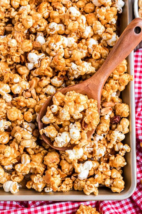 Homemade Cracker Jack - Shugary Sweets Cracker Jack Popcorn, Corn Ideas, Easy Homemade Crackers, Homemade Microwave Popcorn, Popcorn Dessert, Little Debbie Snack Cakes, Homemade Caramel Corn, Debbie Snacks, Your Next Movie