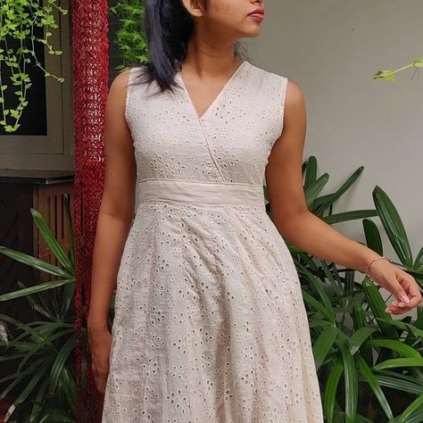 Dress Indian Style Casual, White Frocks For Women Western, Sleeveless Frock Designs, Hakoba Dress Designs, White Hakoba Dress, New Frock Designs Dresses, Hakoba Frock, Off White Frock, Hakoba Kurta Designs