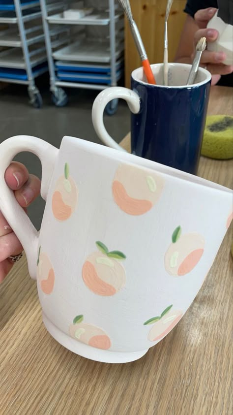 Fruit Painted Mugs, Coffee Mugs Painting, Pinterest Pottery Painting, Coffee Mug Painting Ideas Easy, Cute Pottery Painting Ideas Fruit, Peaches Pottery Painting, Cute Mug Designs Ceramics, Simple Mug Designs Painted, Pottery Painting Inspo Fruit