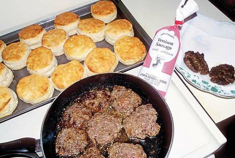 Venison Dip, Deer Burgers, Venison Breakfast Sausage, Sausage Board, Manly Food, Cooking Venison, Deer Sausage, Venison Sausage Recipes, Hunting Recipes