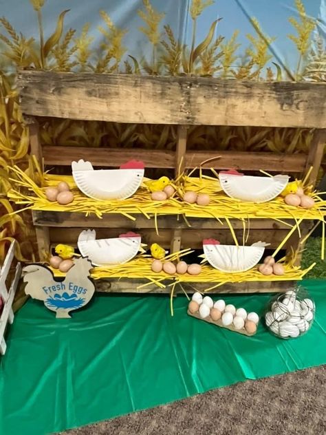 Chicken Theme Trunk Or Treat, Chicken Display Ideas, Old Mcdonald Trunk Or Treat, Trunk Or Treat Chicken Coop, Chicken Coop Party Decor, Farm Animal Trunk Or Treat, Farm Theme Trunk Or Treat Ideas, Old Macdonald Trunk Or Treat, Chicken Trunk Or Treat Ideas