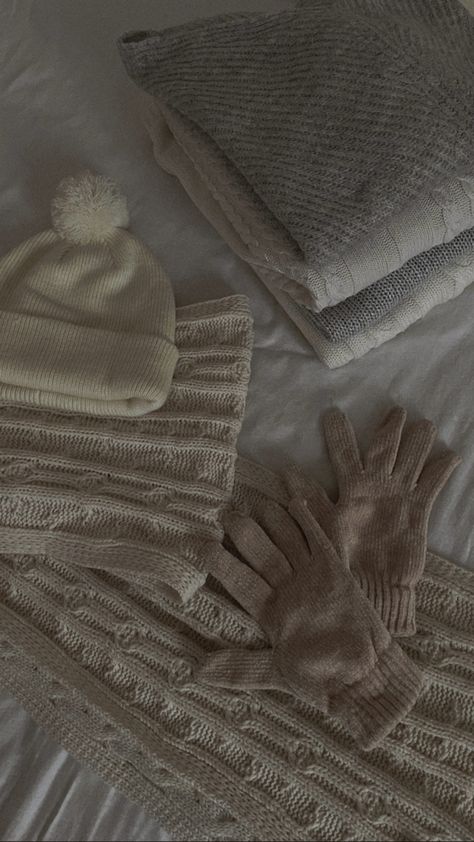 Winter aesthetic, gloves, scarf, white aesthetic, cream aesthetic, sweater🤍 Aesthetic Gloves, Aesthetic Cream, Gloves Aesthetic, Cream Aesthetic, Winter Aesthetic, Winter Essentials, White Aesthetic, Gloves, Cream