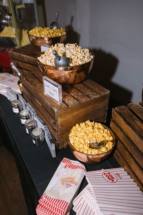 Wedding Food Menu Ideas, Wedding Table Snacks, Wedding Late Night Snacks, Wedding Reception Snacks, Food Menu Ideas, Wedding Food Menu, Popcorn Wedding, Wedding Snacks, Late Night Snack