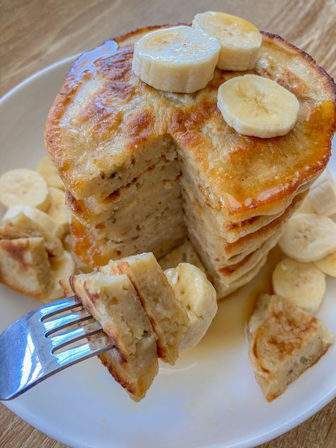 Vegan Banana Pancakes - Peanut Butter and Jilly Cookies Banane, Vegan Banana Pancakes, Plats Healthy, Banana Pancakes Recipe, Pancakes Ingredients, Vegan Pancakes, Vegan Banana, Gf Recipes, Banana Pancakes