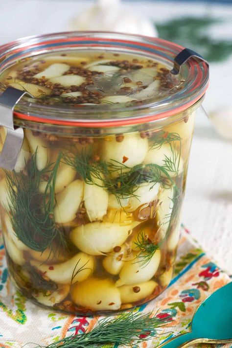 Pickled Garlic - The Suburban Soapbox Easy Pickling Recipes, Pickled Vegetables Recipe, Turnip Recipes, Pickled Turnips, Best Pickles, Easy Whole 30 Recipes, Pickled Garlic, Pickling Spice, Turnips