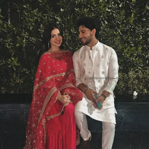 Pakistani Aesthetic Couple, Eid Couple Pics Aesthetic, Pakistani Couple Aesthetic, Indian Couple Goals, Pakistani Couple, Muslim Brides, Indian Couple, Desi Love, Punjabi Couple