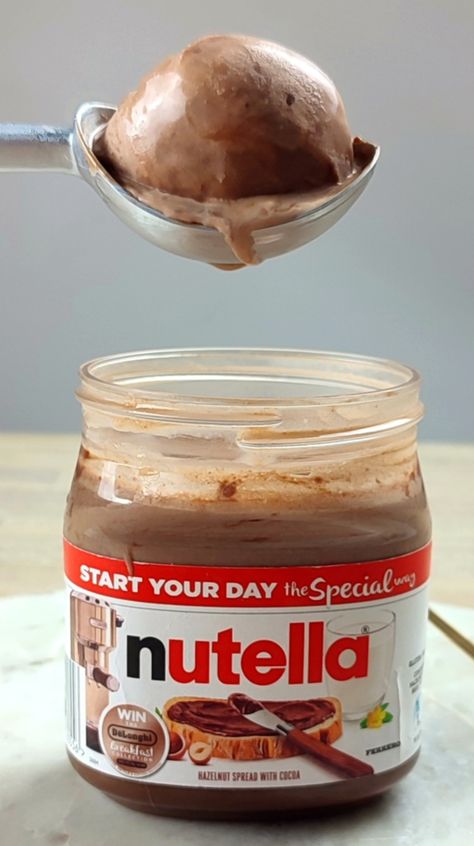 Homemade Nutella Ice Cream, Nutella Ice Cream In Jar, How To Make Nutella Ice Cream, Leftover Nutella Jar Recipes, Nutella Hacks, Nutella Ideas, Mason Jar Ice Cream Recipe, Shortcut Recipes, Nutella Ice Cream Recipe