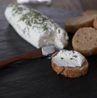 How to Make Goat Cheese Recipe - Chèvre - Analida's Ethnic Spoon Make Goat Cheese, Goat Milk Cheese, Cheese Recipes Homemade, Cheese Making Recipes, Goat Milk Recipes, Goat Recipes, Cream Salad, Salad Avocado, Goat Cheese Recipes