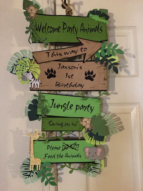 Tropisk Fest, Safari Birthday Party Decorations, Jungle Theme Birthday Party, Jungle Decorations, Jungle Safari Birthday, Wild Birthday Party, Idee Babyshower, Jungle Theme Parties, Deco Jungle