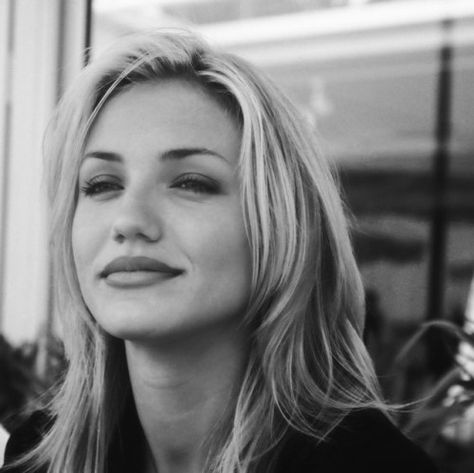 Vintage Celebrities Cameron Diaz 90s, Cameron Diaz, Actrices Hollywood, Beauty Icons, Grunge Hair, White Photo, Woman Crush, Scarlett Johansson, Photo Inspiration