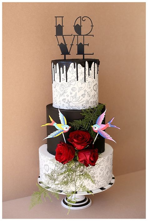 Love Lasts Forever, Edgy Bride, Tattoo Cake, Factory Photography, Different Wedding Cakes, Rockabilly Party, Tattoo Wedding, Biker Wedding, Oopsie Daisy