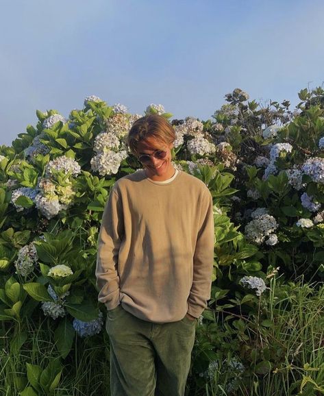 Aaron Warner soft blonde boy aesthetic Blonde Male Outfits, European Boys Aesthetic, Boy Summer Aesthetic, Clean Guy Aesthetic, Summer Boy Aesthetic, Clean Boy Aesthetic, Boys Aesthetic Outfits, Soft Boy Aesthetic, Blonde Boy Aesthetic