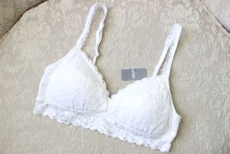 Bra Fitting Guide, Aerie Bras, White Lace Bralette, White Bralette, New Bra, Mom Style, Lace Bralette, How To Style, Push Up Bra