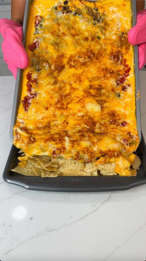 Sheet Nachos, Upside Down Nachos, Nachos For A Crowd, Nachos Recipe Videos, Table Nachos, Bundt Pan Nachos, Pan Nachos Sheet, Loaded Sheet Pan Nachos, Trash Can Nachos How To Make