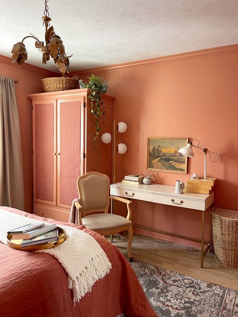 Bedroom Paint Idea, Terracotta Bedroom Decor, Salmon Bedroom, Terra Cotta Bedroom, Green And Terracotta Bedroom, Bedroom Terracotta, Terracotta Bedroom Ideas, Terracotta Bedroom, Green And Terracotta