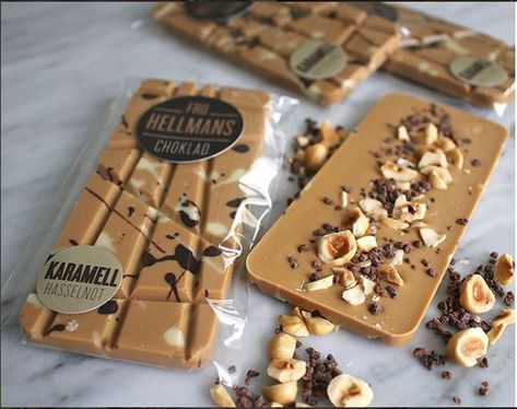 Diy Chocolate Bars, Custom Chocolate Bars, Chocolate Bar Design, Homemade Chocolate Bars, Chocolate Bark Recipe, Bars Chocolate, Italian Chocolate, Chocolate Candy Recipes, Chocolate Slabs