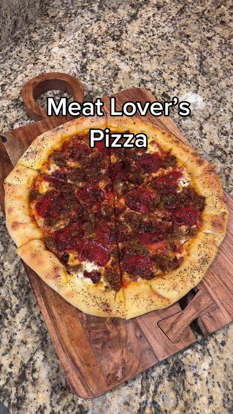 High Protein Pizza, Fair Recipes, Stuffed Crust, Meat Lovers Pizza, Meat Lover, Cooking Pizza, Pizza Recipes Easy, Health Dinner Recipes, Meat Lovers