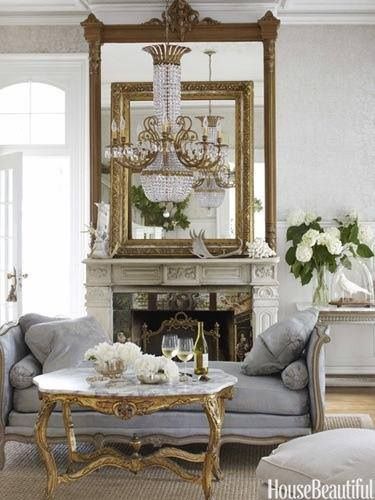 Living room French Country Color Palette, French Daybed, French Country Colors, Design Salon, French Interior, French Decor, French House, French Country Decorating, A Living Room