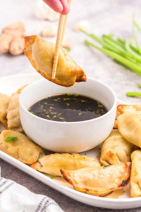 Fried Dumpling Sauce Recipe, Pot Sticker Sauce Recipe, Potsticker Sauce Recipe, Sesame Dipping Sauce, Asian Dumpling Sauce, Pot Stickers Sauce, Dumping Sauce, Sauce For Dumplings, Dumpling Sauce Easy