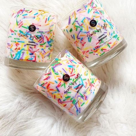 How gorgeous are these birthday cake sprinkle candles?! That's right they smell just like a birthday cake! With wonderful notes of buttermilk, vanilla, musk, pink sugar and strawberries! 🍰 Sprinkle Candle, Tie Dye Candles, Rainbow In A Jar, Sprinkles Candle, Cake Scented Candles, Pink Birthday Cake, Novelty Candles, Pink Birthday Cakes, Candle Dye