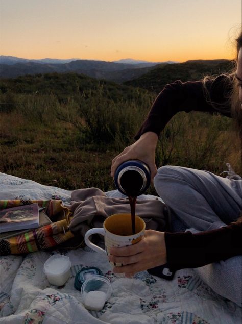 Outside Life Aesthetic, Camping Asthetics Photos, Can Life Aesthetic, Future Aesthetic Life, Adventure Astethic, Solo Camping Women, Free Life Aesthetic, Good Life Aesthetic, Living Life Aesthetic