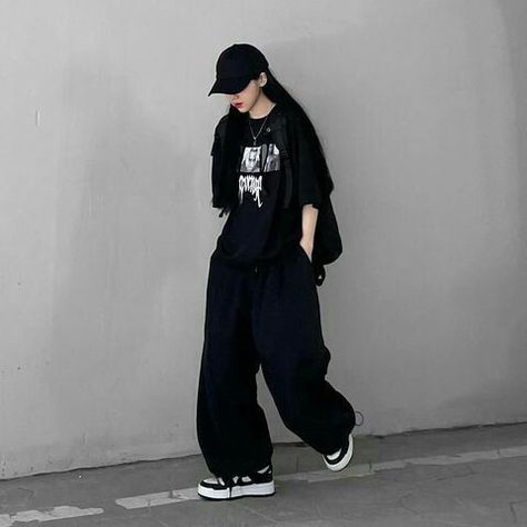 Masculine Girl Outfits, Korean Tomboy Outfits, Masculine Outfits, Baggy Outfit Ideas, Boyish Outfits, Boyish Style, Streetwear Korean, Korean Outfit Street Styles, Outfit Korean