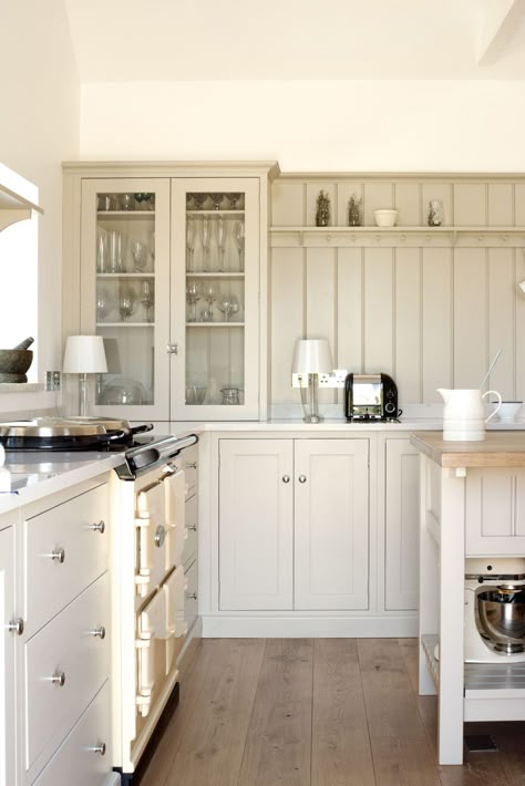 13 cream kitchen ideas that prove beige is back | Real Homes Barn Kitchen, Beadboard Backsplash, Devol Kitchens, Cream Kitchen, Herringbone Backsplash, Neutral Kitchen, Casa Country, Kitchen Colour Schemes, Interior Minimalista