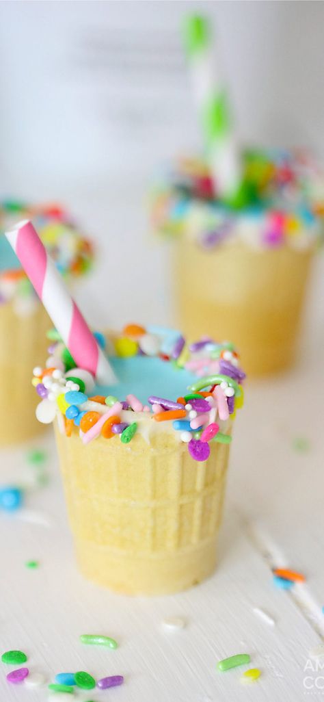 Ice Cream Cone Shots, Smore Shots Recipe, Cereal Flavored Shots, Cupcake Shots Alcohol, Food In Shot Glasses, How To Make Cake Shooters, Ice Cream Cone Dessert Ideas, Ice Cream Shots, Shot Cuterie Board Party