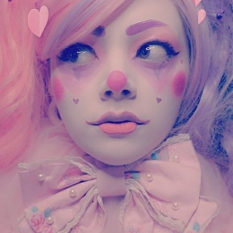 Clown Pastel Aesthetic, Candy Clown Makeup, Kawaii Clown Makeup, Pastel Clown Aesthetic, Clown Girl Aesthetic, Pastel Jester, Pink Clown Aesthetic, Creepy Clown Aesthetic, Pastel Clown Makeup