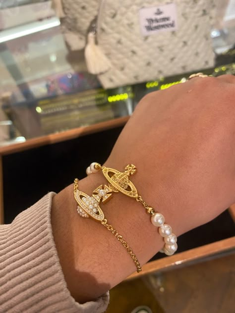 Vivienne Westwood Gold Bracelet, Vivien Westwood Bracelet, Gold Vivienne Westwood, Vivienne Westwood Bracelet, Vivienne Westwood Jewellery, Gold Girl, Mens Trendy Outfits, Jewelry Accessories Ideas, Dope Jewelry