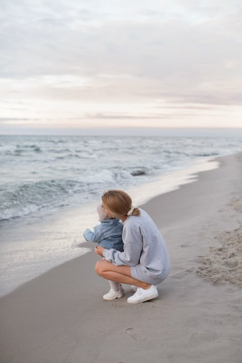 Daily Moments, Moms Goals, Beach Family Photos, Future Mom, Make Life Easier, Shooting Photo, Family Beach, Mommy Life, Day At The Beach