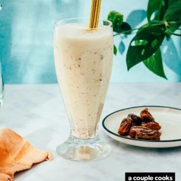 Date Shake, Date Smoothie, Raw Brownies, A Couple Cooks, Vegan Recipes Plant Based, Caramel Toffee, Couple Cooking, Date Recipes, Vegetarian Breakfast Recipes