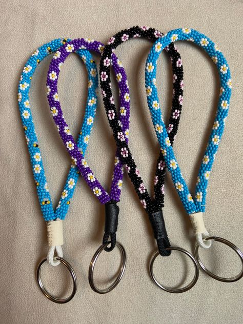 Beaded Native Bracelets, Beaded Lanyard Design Ideas, Beaded Lanyard Pattern, Indigenous Beaded Lanyard, Beaded Wristlet Keychain Native, Native Beaded Keychains, Seed Bead Lanyard Patterns, Seed Bead Keychain Pattern, Beaded Keychains Native American