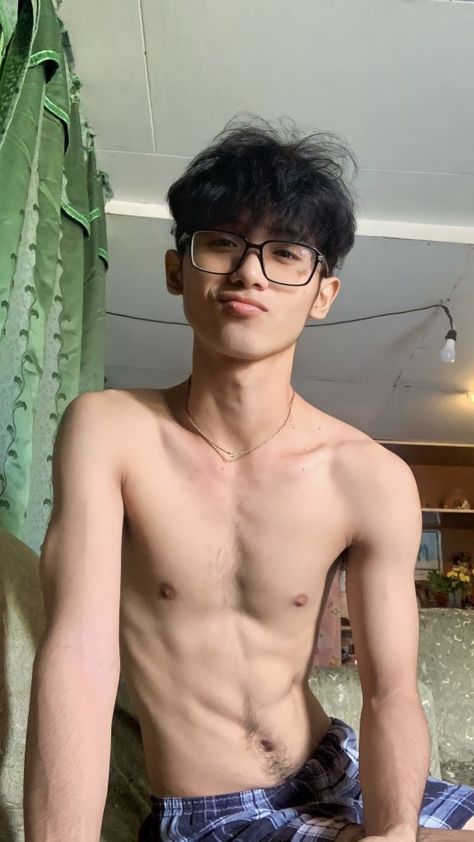 on twt Sixpack Boys, Korean Male Models, Ideal Male Body, Surfer Boys, Asian Men Fashion, Boy Blurred Pic, Men Abs, Male Models Poses, Anime Smile