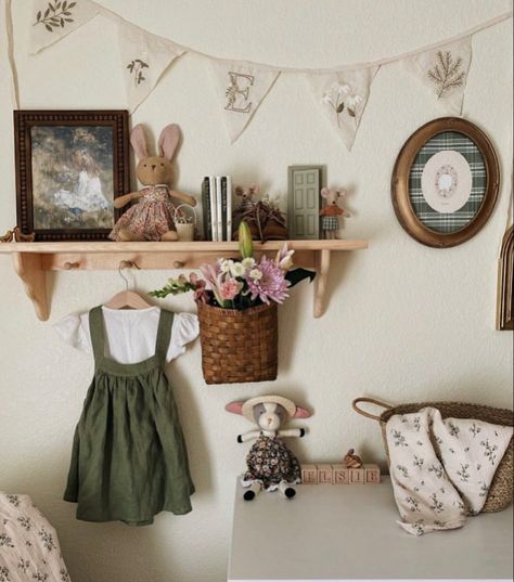 Cottage Theme Nursery, Vintage Cottage Core Nursery, Apothecary Nursery, Baby Girl Nursery Cottagecore, English Cottage Style Nursery, Cottagecore Nursery Aesthetic, Vintage Girl Nursery Ideas, Vintage Bunny Nursery, Cottagecore Nursery Boy