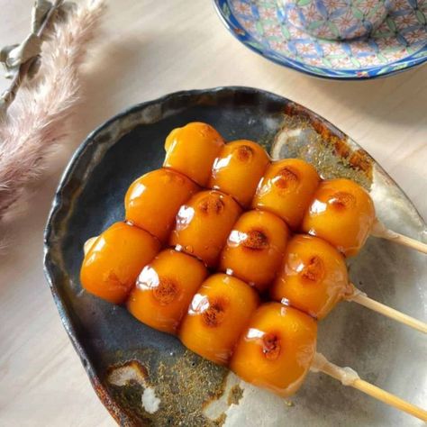 Sweet Dango Recipe, Mitarashi Dango Aesthetic, Easy Dango Recipe, Dango Recipe Without Tofu, Easy To Make Japanese Food, Kirimochi Recipes, Mitarashi Dango Recipe, Dango Mitarashi, Japanese Sweets Recipe