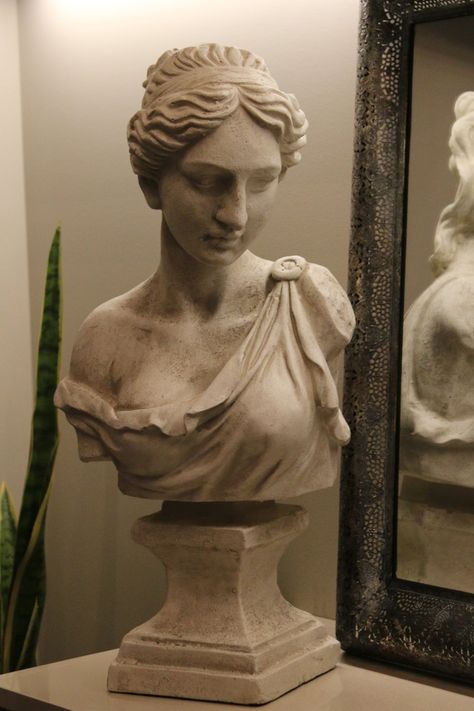 Statue Of Woman, Statues To Draw, Female Bust Reference, Greek Woman Statue, Statue Woman, Female Bust, Greek Female Statue, Sculpture Reference, Woman Statue