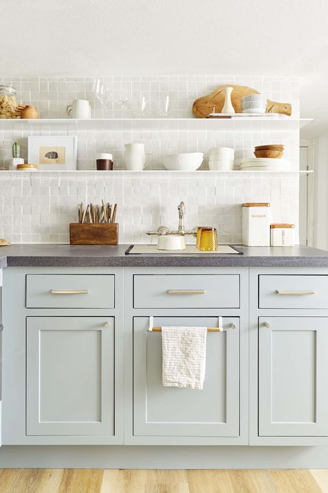 18 Best Kitchen Paint and Wall Colors - Ideas for Popular Kitchen Color Schemes 2020 Cabinet Door Hardware, White Floating Shelves, Kitchen Cabinet Pulls, Kitchen Hacks Organization, Modern Kitchen Cabinets, Kitchen Hardware, Kitchen Cabinet Colors, Kitchen Color, Blue Kitchens